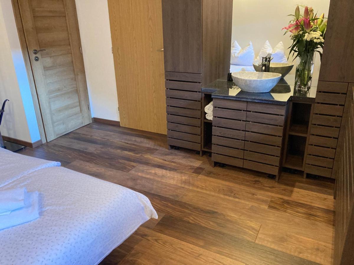Guesthouse Mikulas Mikulov - Free Parking In The City Center Exteriör bild