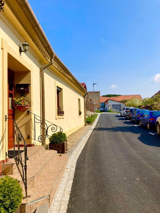 Guesthouse Mikulas Mikulov - Free Parking In The City Center Exteriör bild