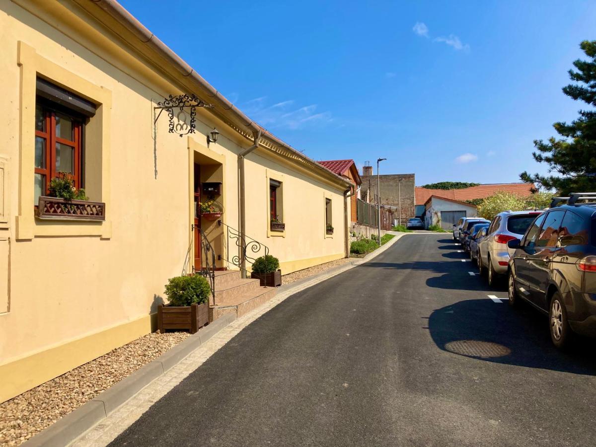 Guesthouse Mikulas Mikulov - Free Parking In The City Center Exteriör bild