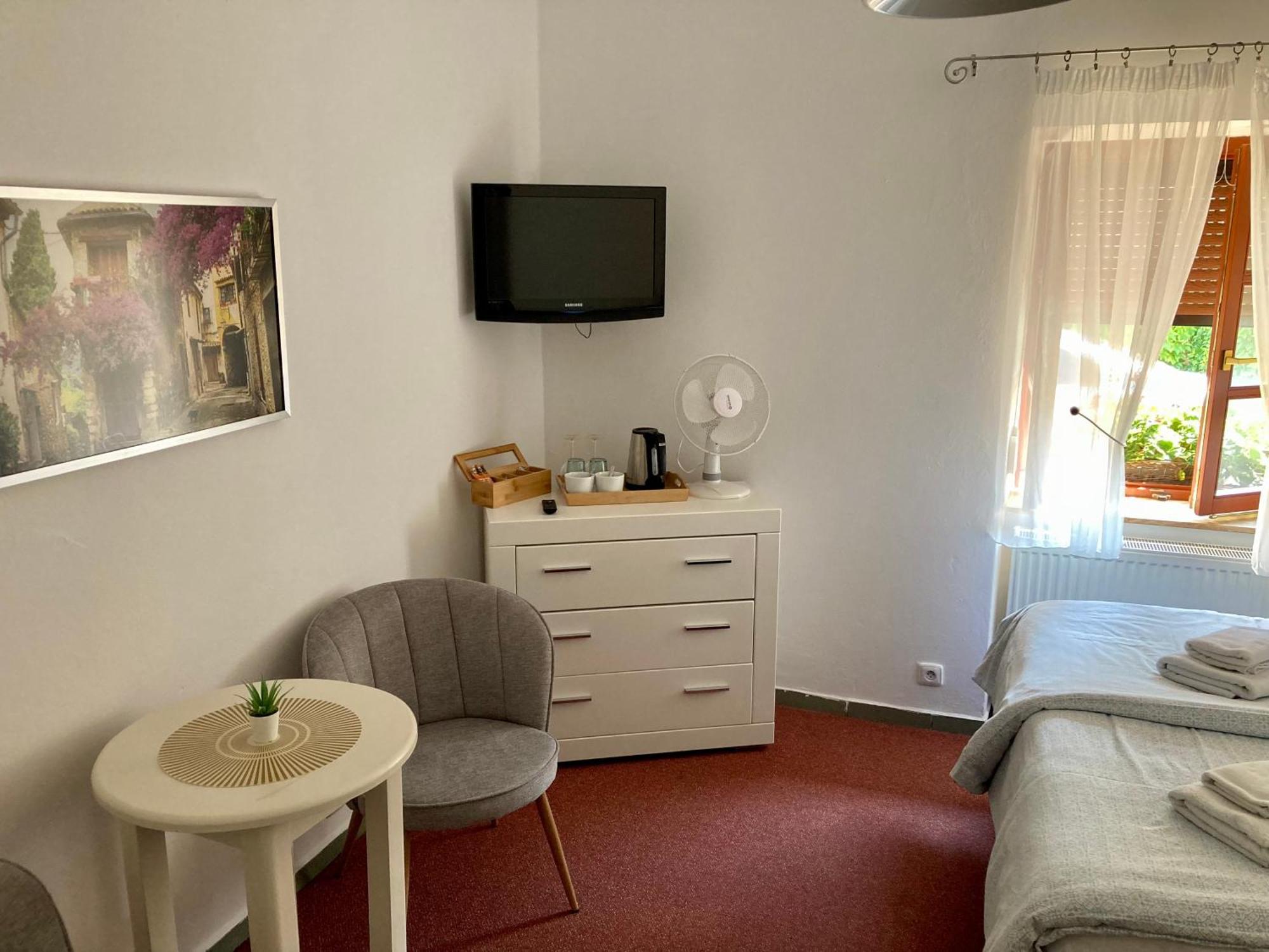 Guesthouse Mikulas Mikulov - Free Parking In The City Center Exteriör bild